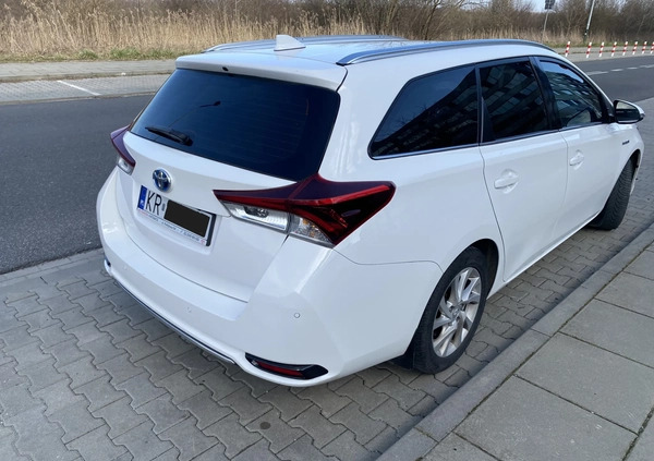 Toyota Auris cena 62000 przebieg: 133000, rok produkcji 2017 z Kraków małe 211